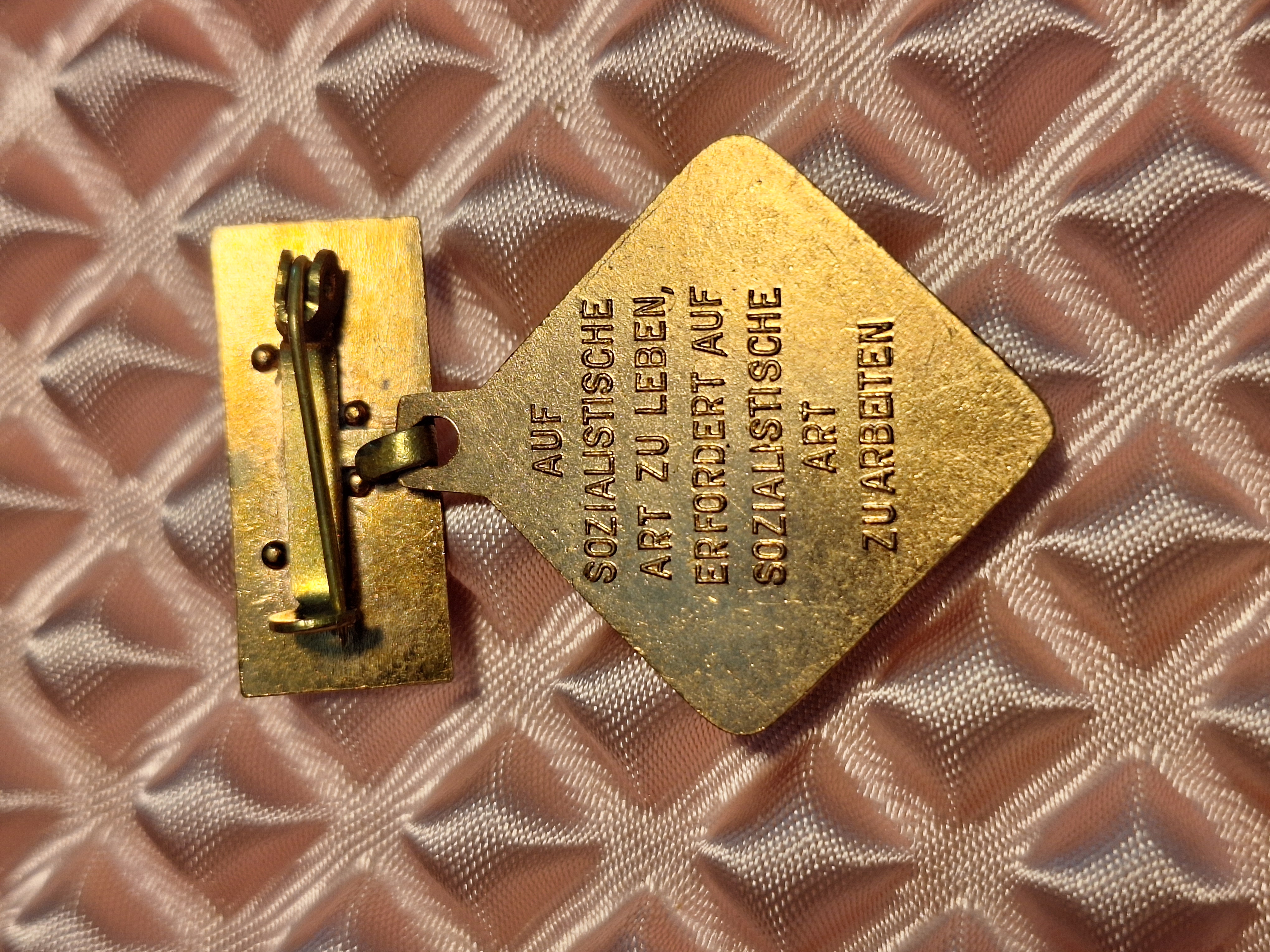 DDR - MEDAILLE AKTIVIST DER SOZIALISTISCHEN ARBEIT MIT SPANGE — Bild 2
