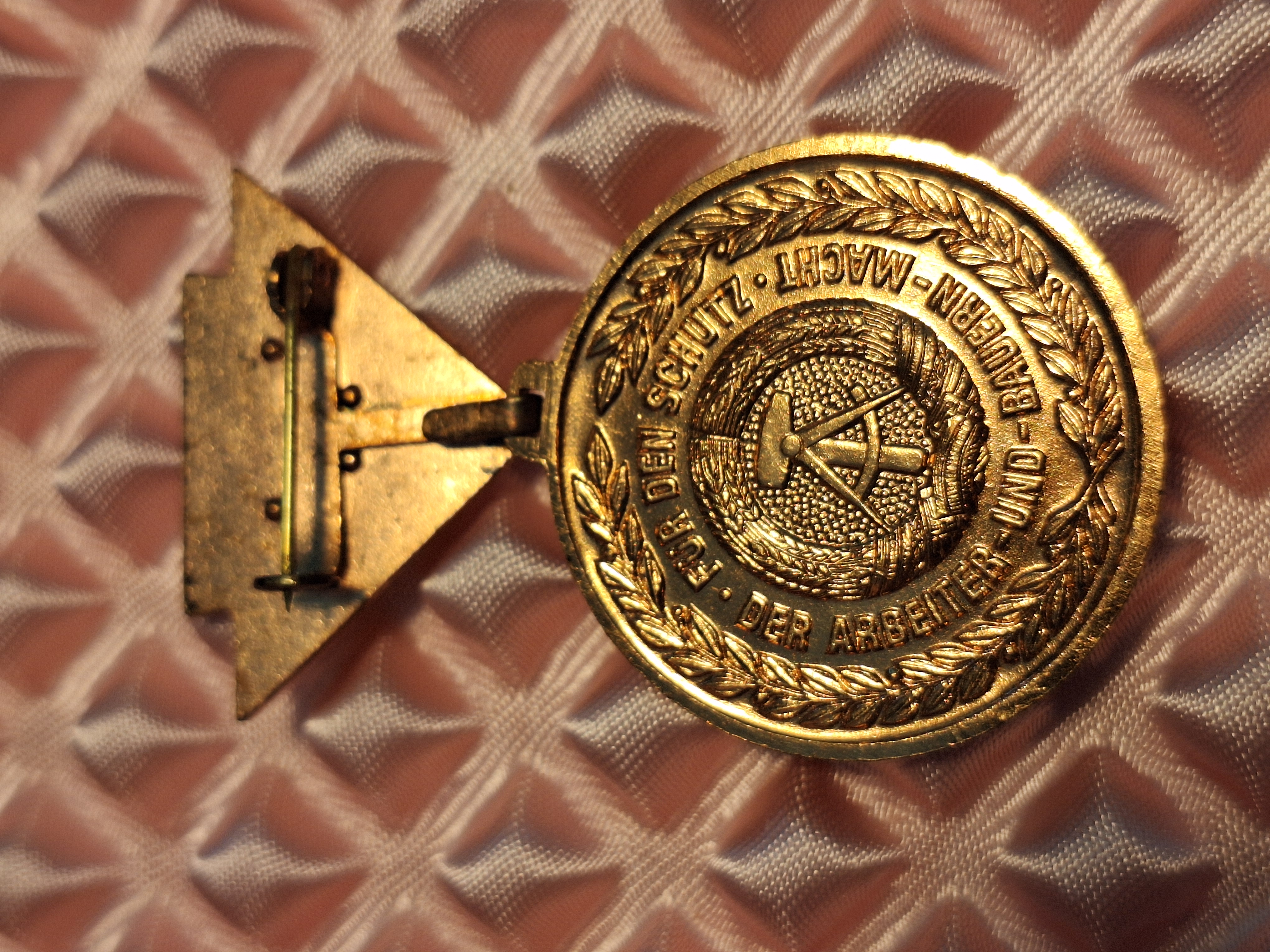 DDR - NVA - RESERVISTENMEDAILLE IN BRONZE — Bild 2