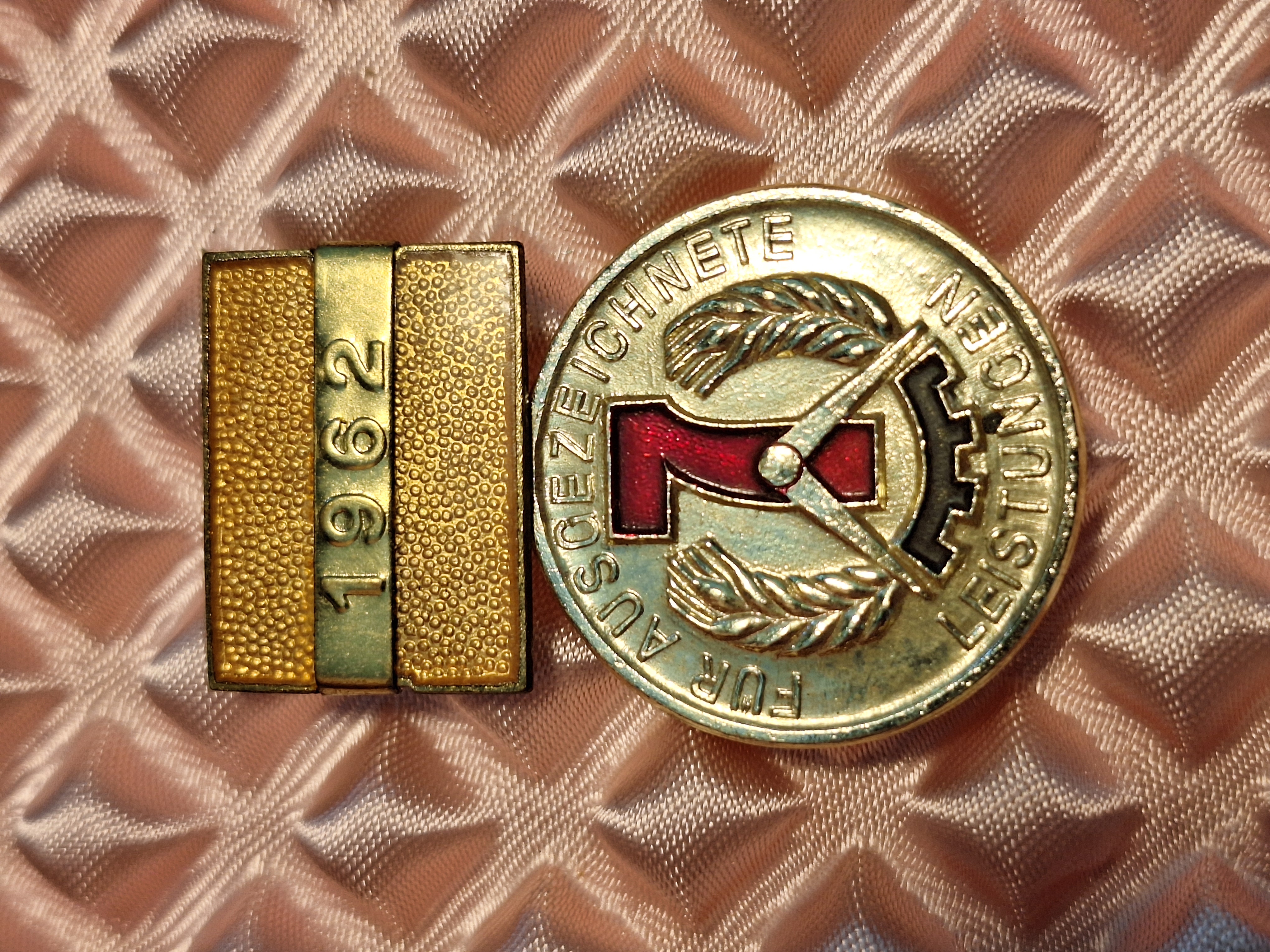 DDR - Medaille für ausgezeichnete Leistungen, 1962, 1962