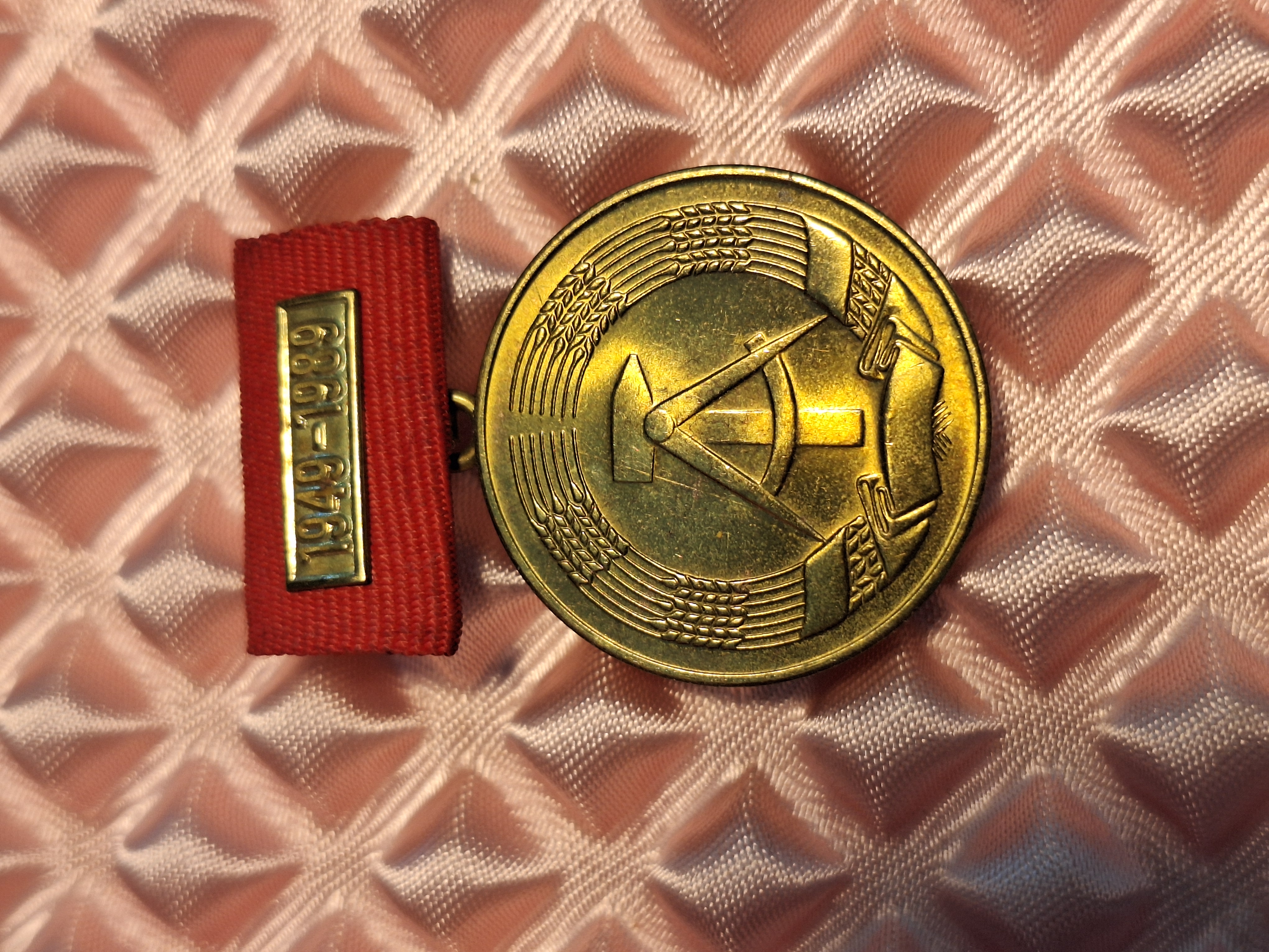 DDR - EHRENMEDAILLE ZUM 40.JAHRESTAG DER DDR 1989, 1989