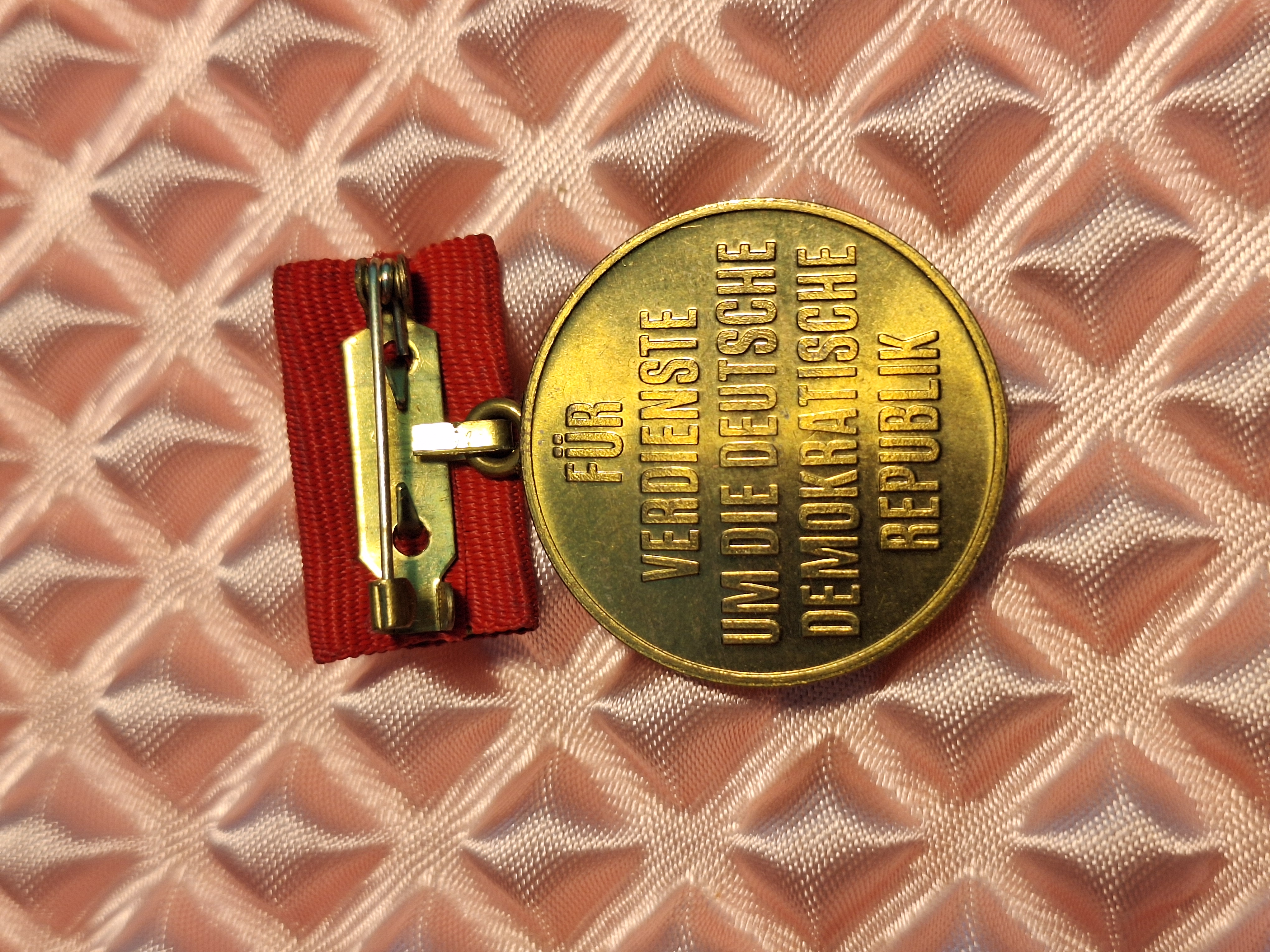 DDR - EHRENMEDAILLE ZUM 40.JAHRESTAG DER DDR 1989 — Bild 2