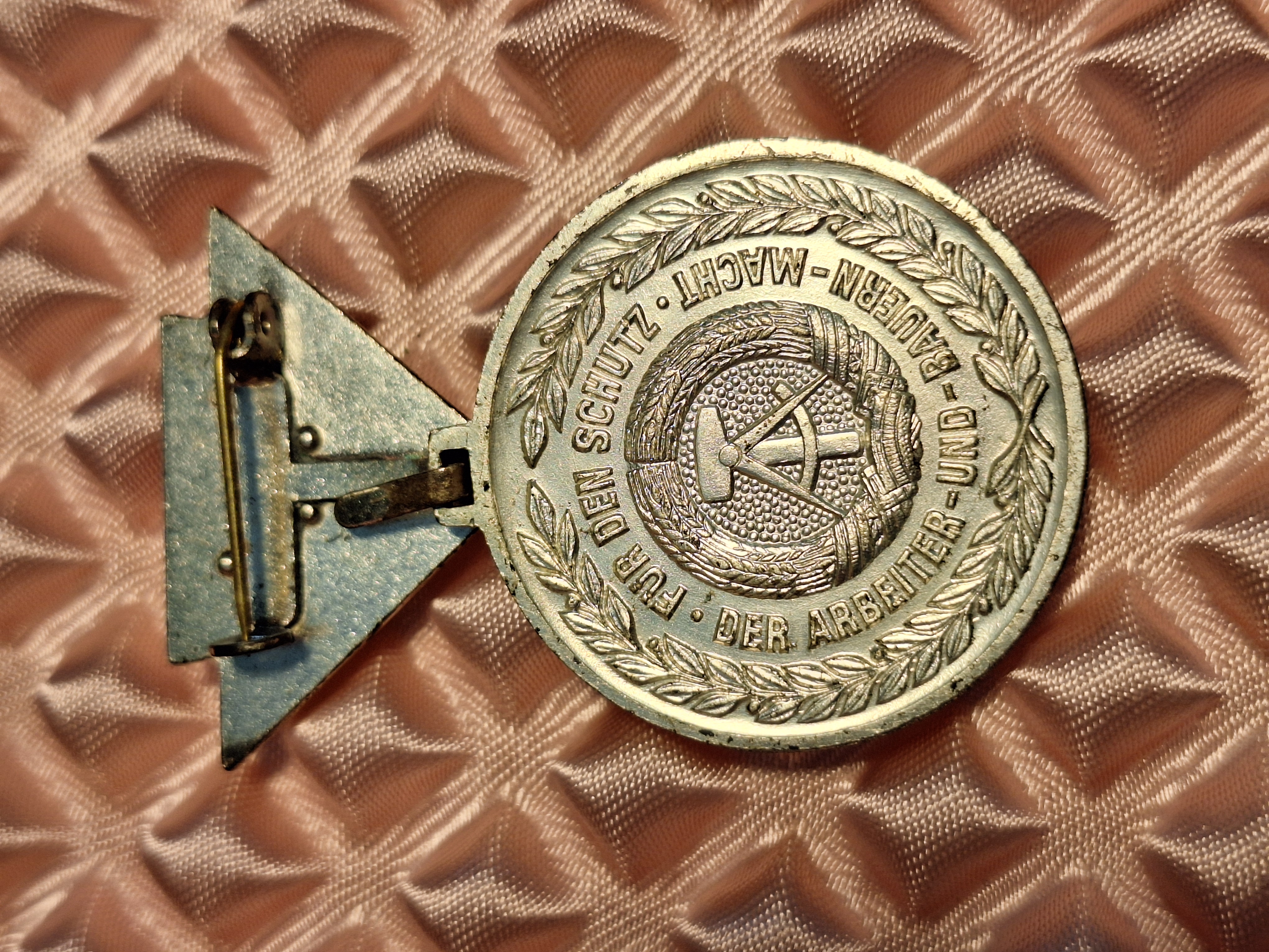 DDR - Medaille, Reservist der Nationalen Volksarmee — Bild 2