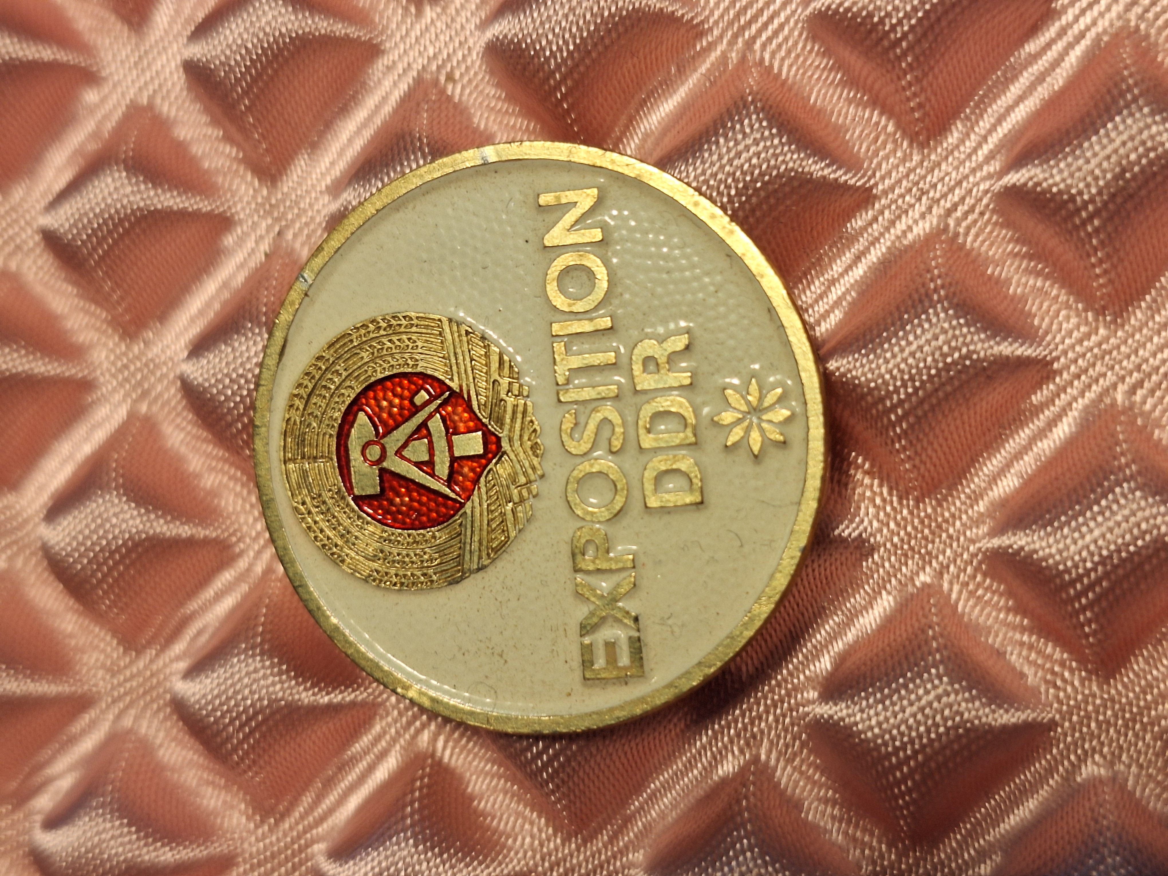 DDR - Ausstellung DDR. DDR Expo, DDR Deutsche Messe Ausstellung Pin Anstecker