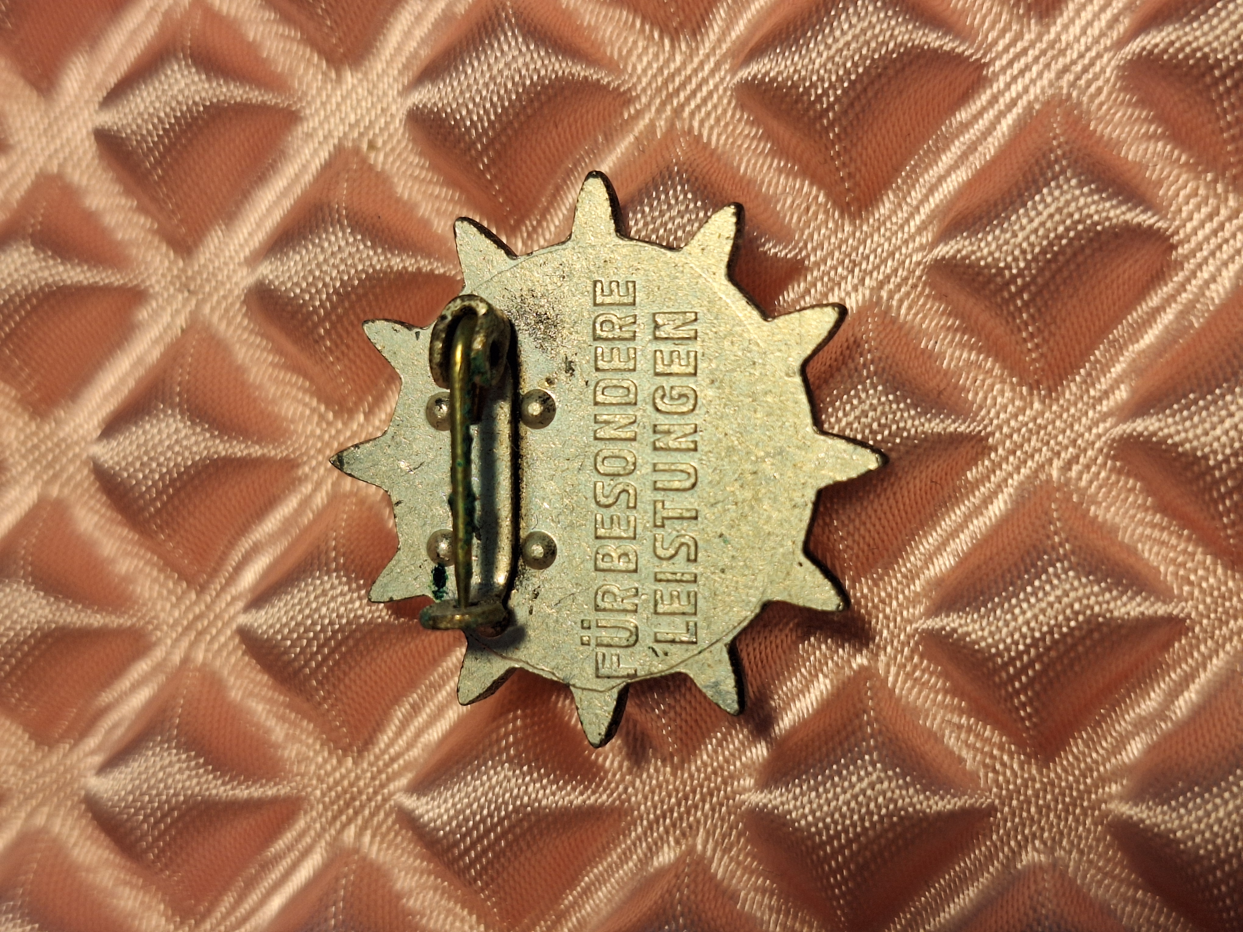 DDR - DFD Ehrennadel Silber DDR GDR Pin Button Anstecker Anstecknadel Badge — Bild 2