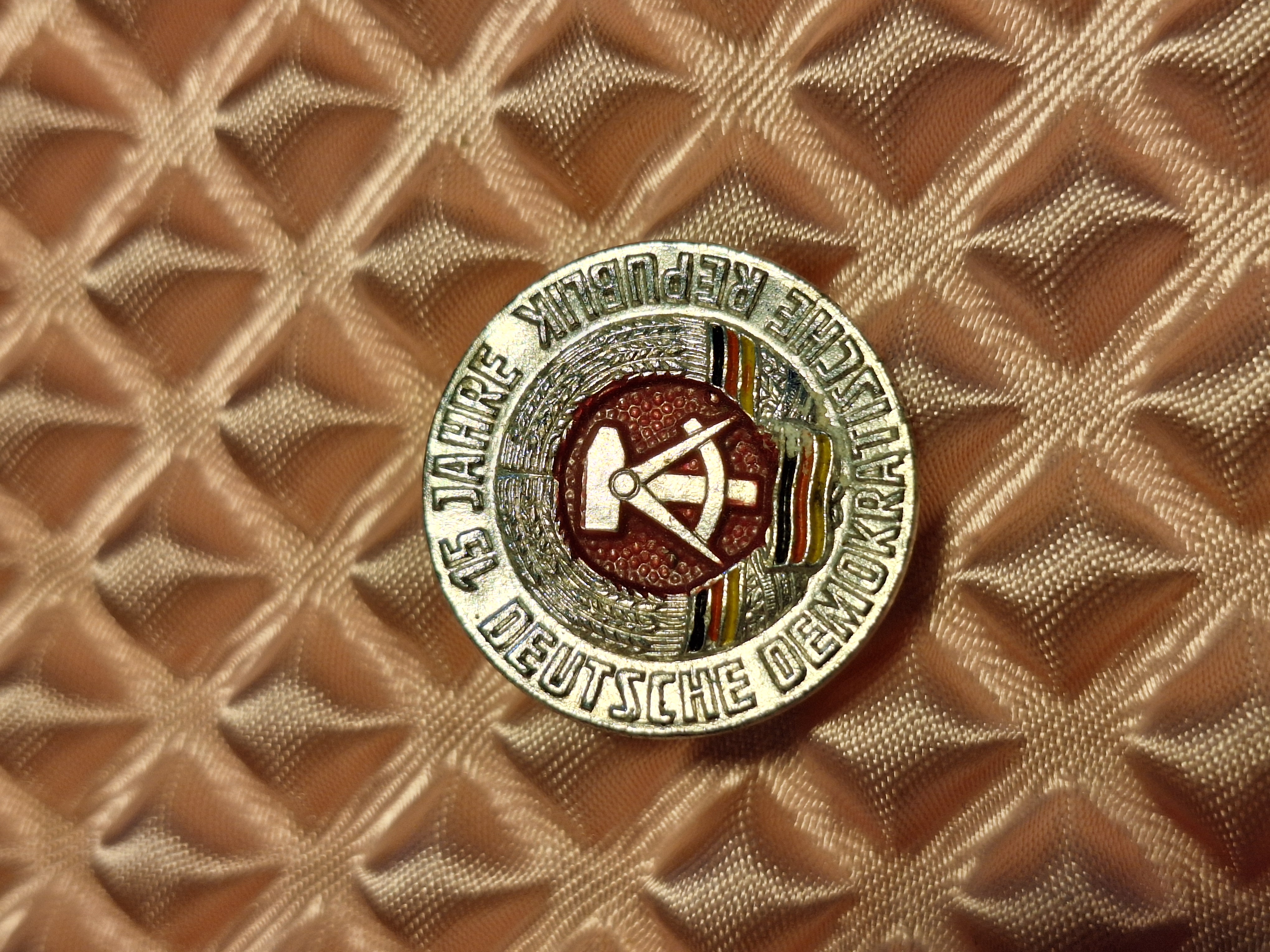 DDR - Abzeichen Anstecker 15 Jahre DDR, 1964
