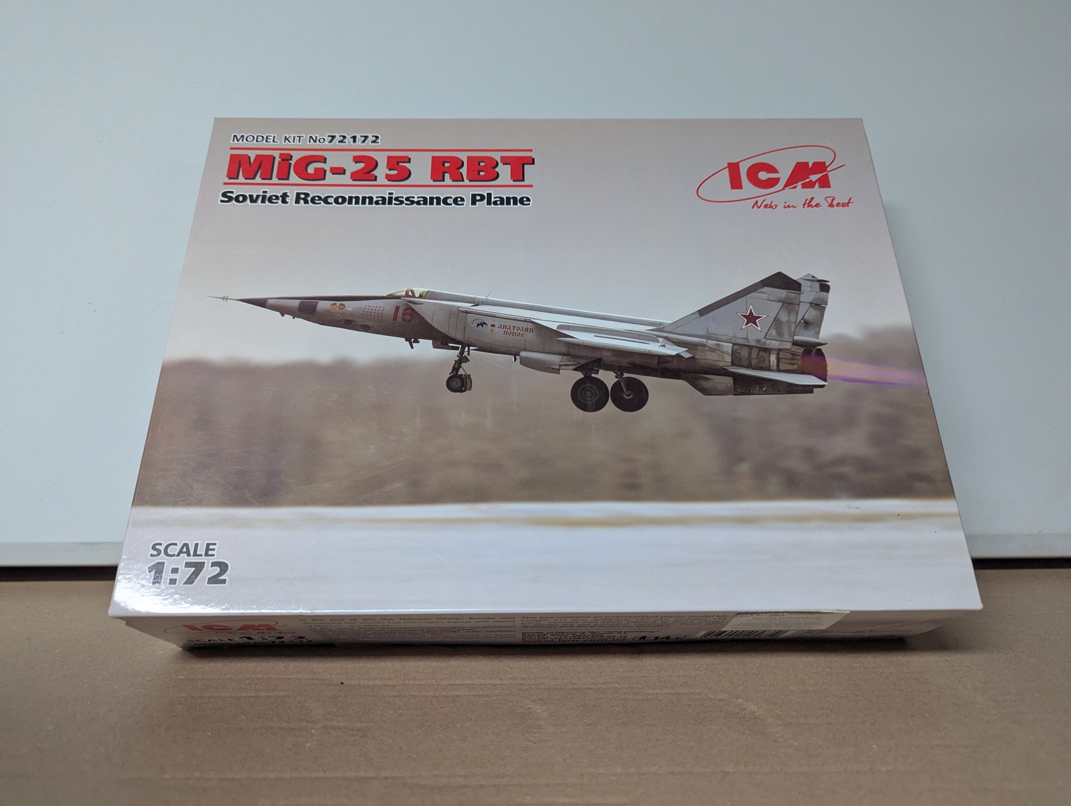 Modell Flugzeug - ICM 72172 1:72 MiG-25 RBT Soviet Reconnaissance Plane - Bausatz