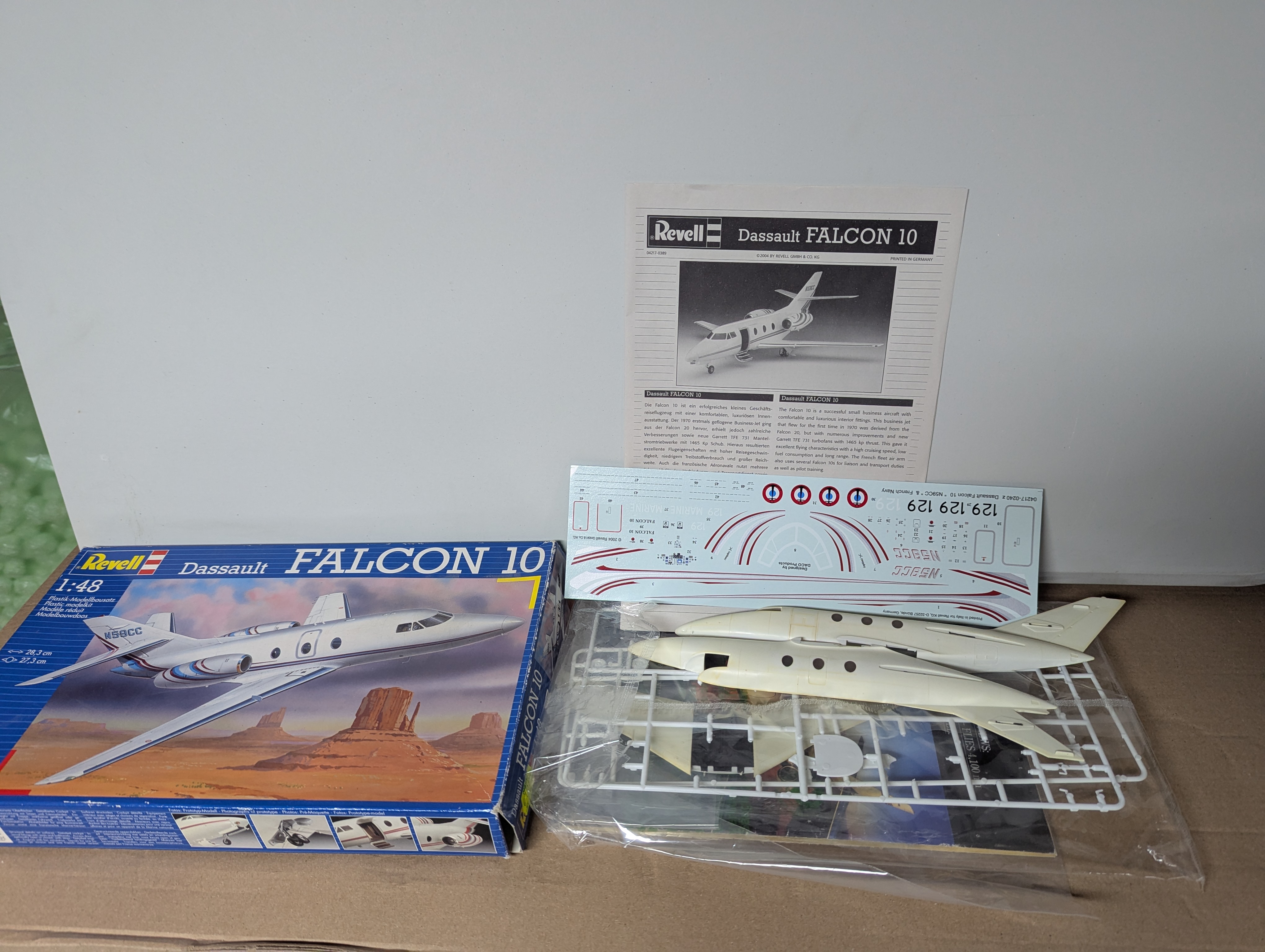 Modell Flugzeug - Revell 04217 Dassault Falcon 10 1:48  - Bausatz — Bild 2