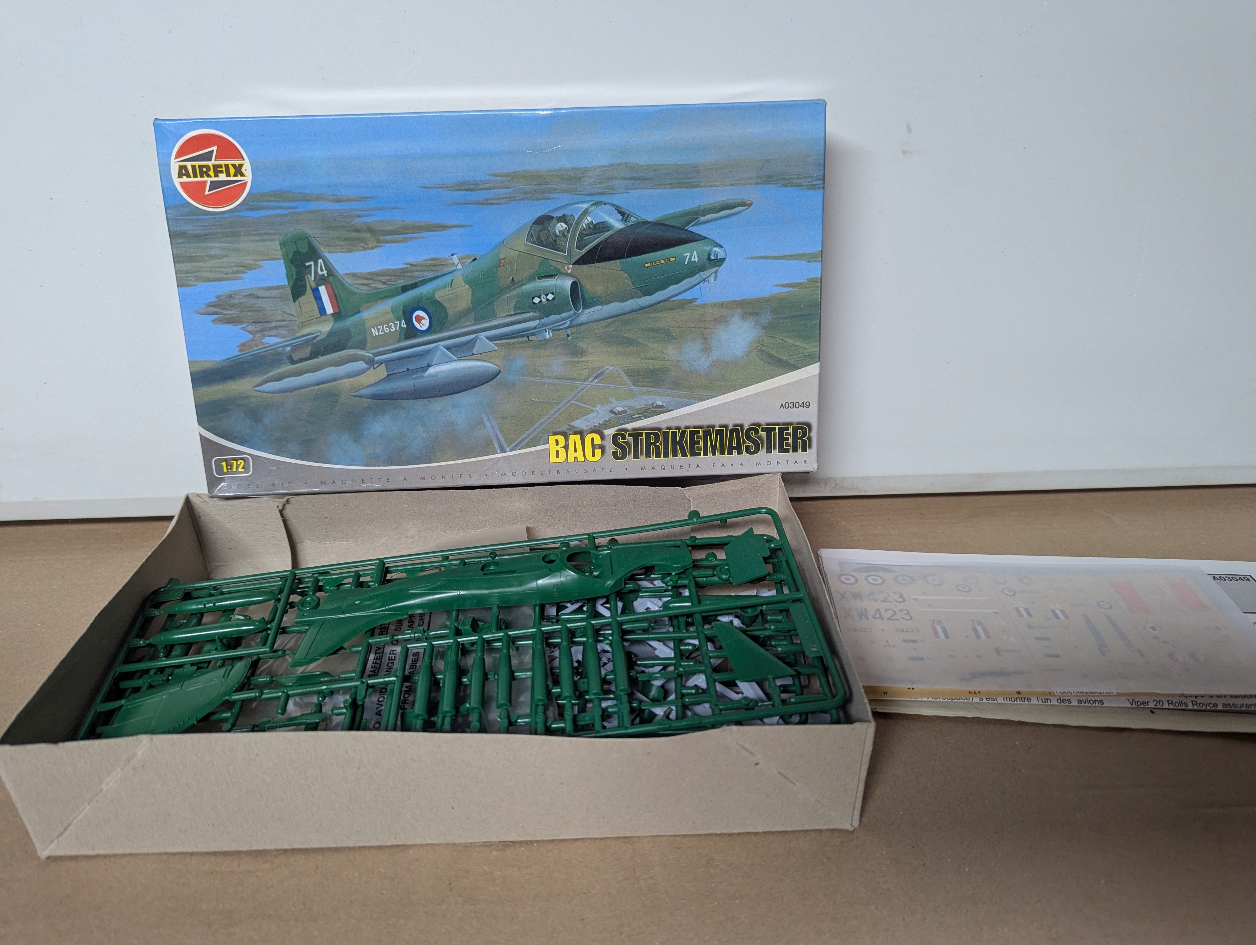 Modell Flugzeug - AIRFIX 1:72 03049 BAC STRIKEMASTER - Bausatz — Bild 2