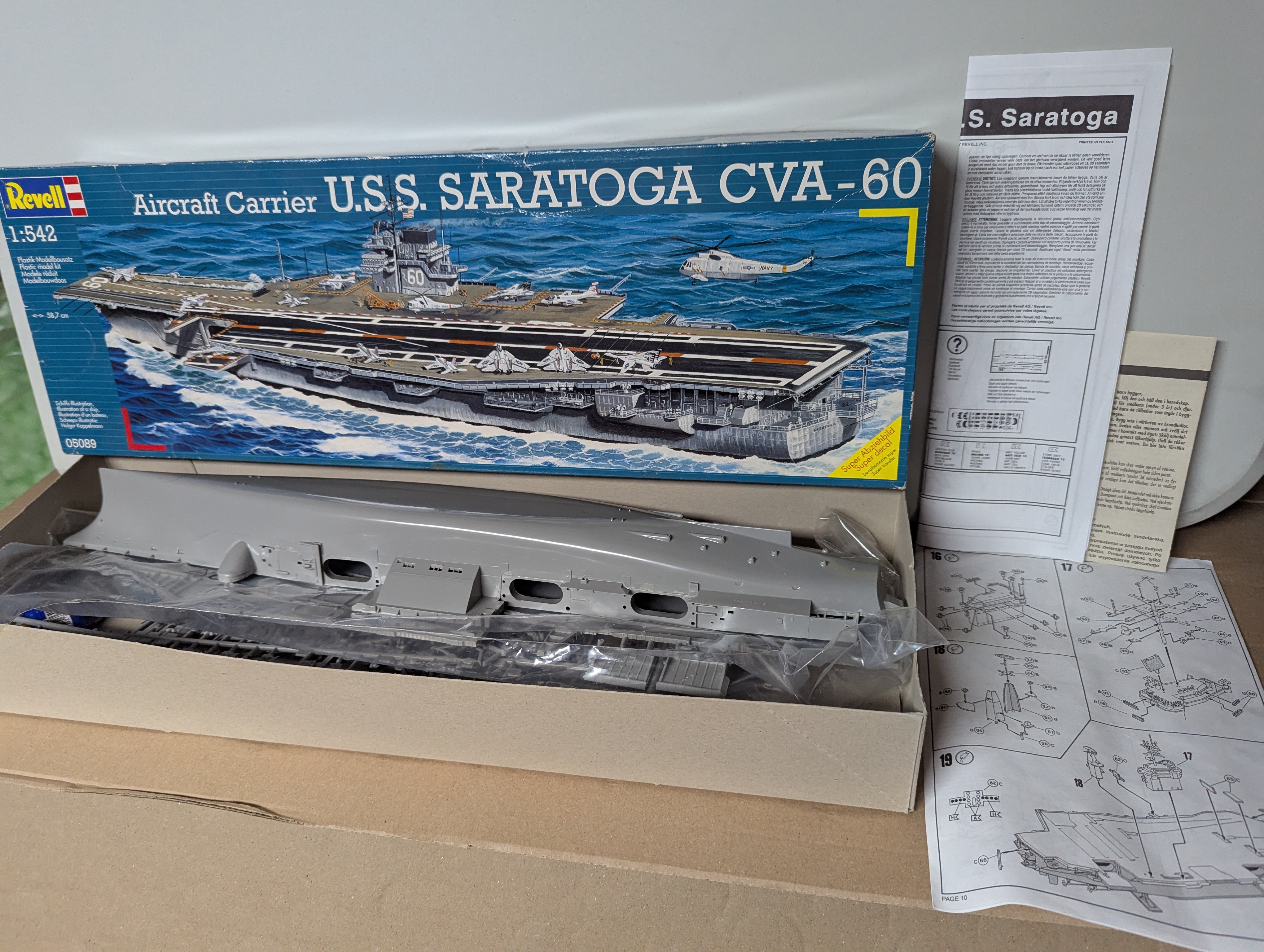 Modell Schiff - Revell 05089 U.S.S. Saratoga CVA-60 Bausatz 1:542 - Bausatz — Bild 2