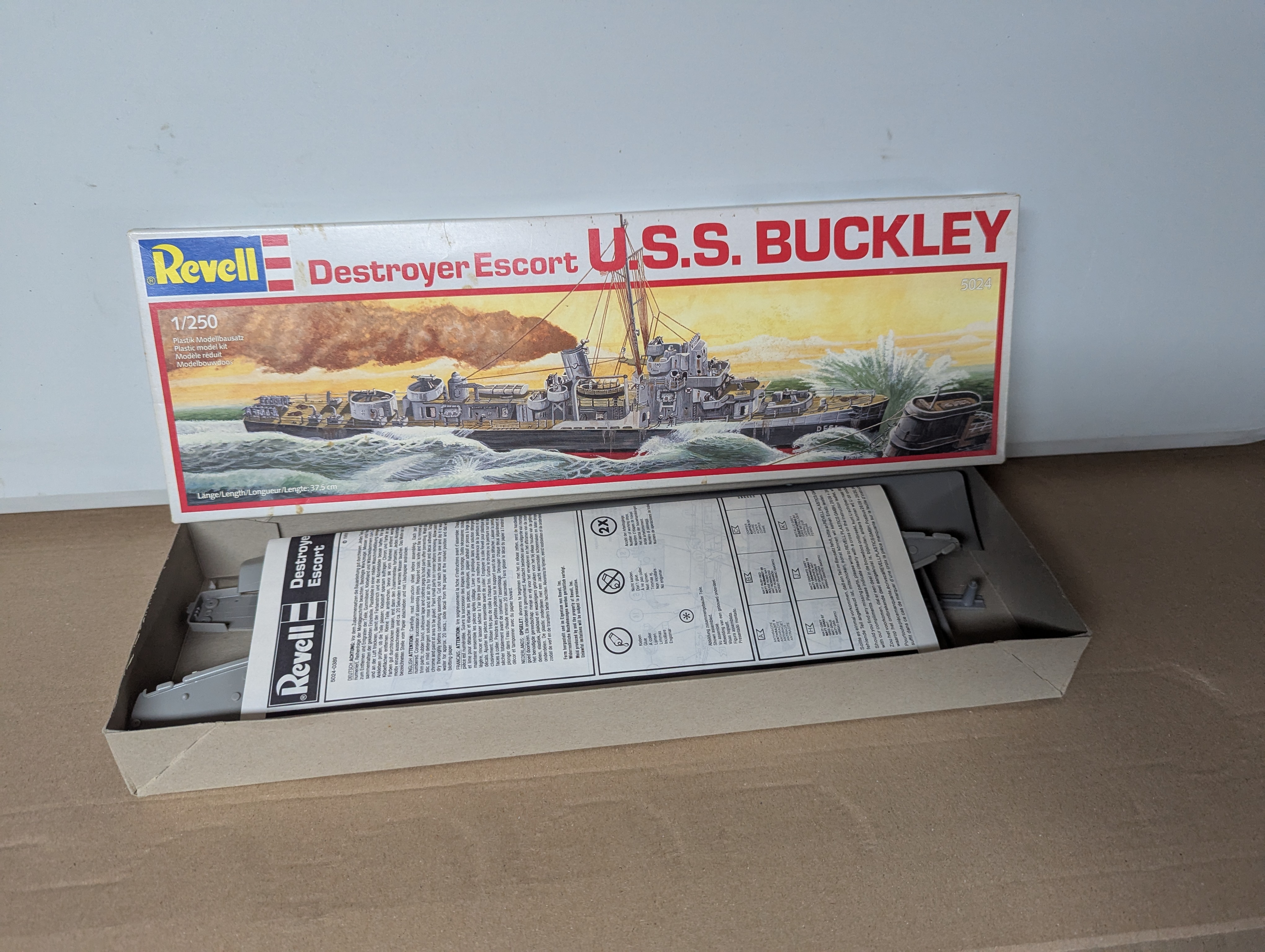 Modell Schiff - DESTROYER ESCORT USS BUCKLEY REVELL 1:250 SCALE - Bausatz — Bild 2
