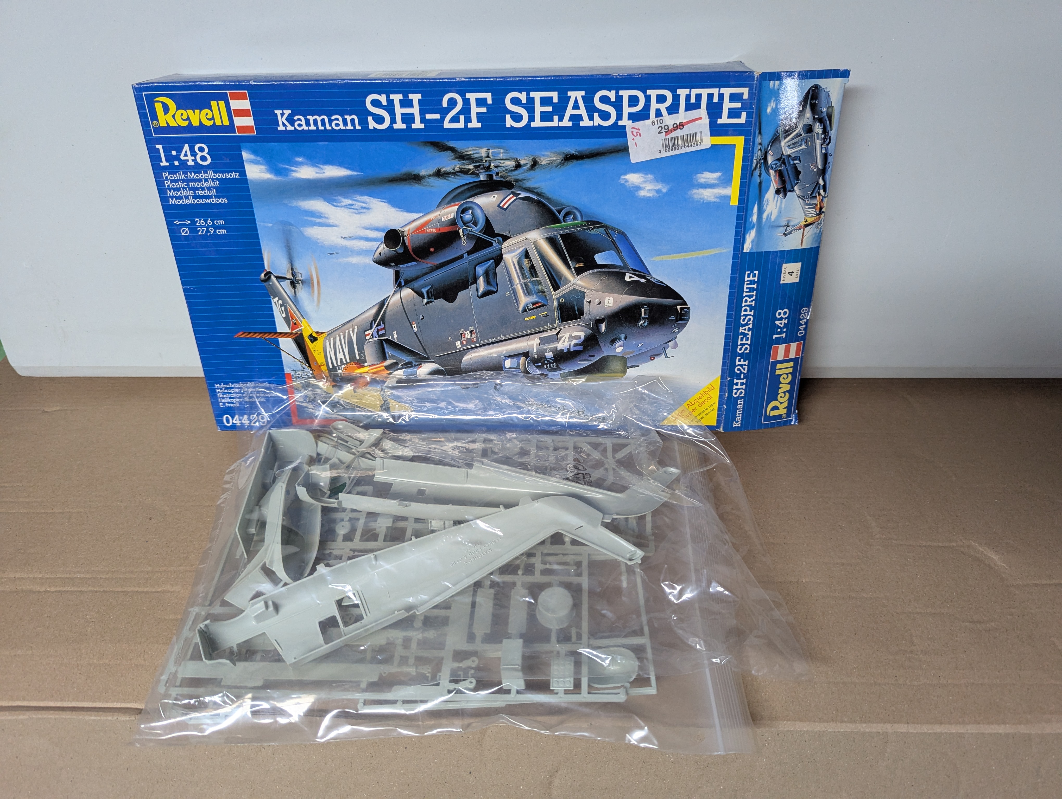 Modell Hubschrauber - Revell 1:48 Scale SH-2F Seasprite Helicopter 1996  - Bausatz — Bild 2